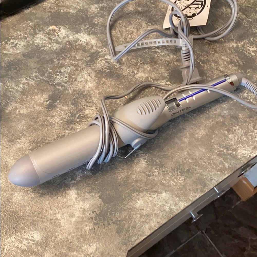 1.5” Curling Iron (Used twice!)